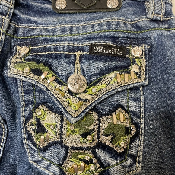 Miss Me Girl’s Bootcut Jeans Sz 14 Medium Wash Embroidered Rhinestone Pockets - Picture 6 of 10